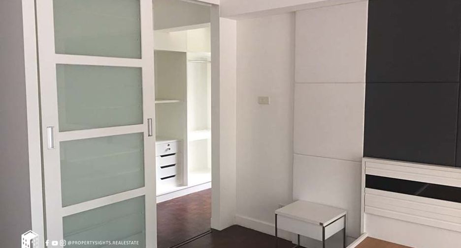For rent 3 bedrooms condo in Khlong Toei, Bangkok