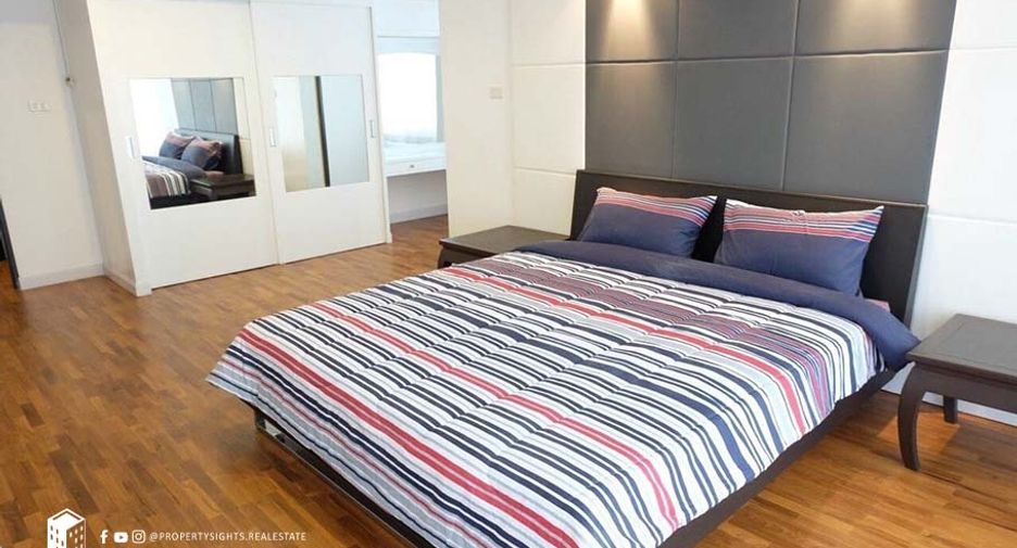 For rent 3 bedrooms condo in Khlong Toei, Bangkok