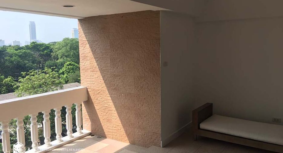 For rent 3 bedrooms condo in Khlong Toei, Bangkok
