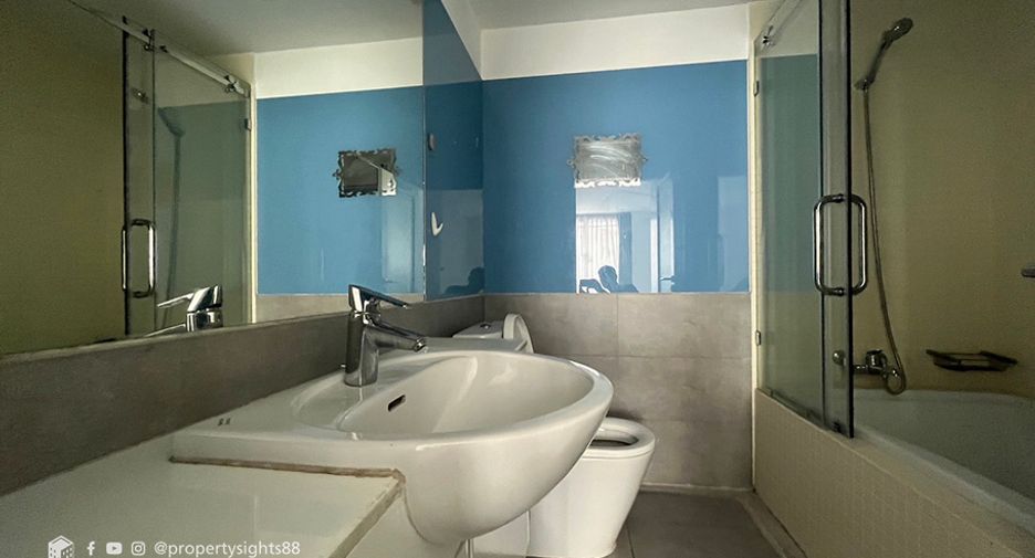 Wohnung zur Miete mit 3 Zimmer in Khlong Toei, Bangkok