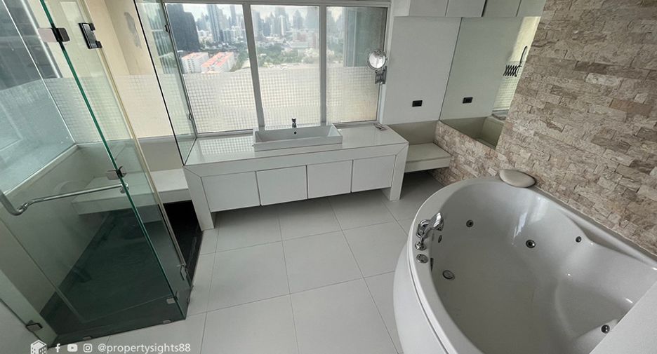 Wohnung zur Miete mit 3 Zimmer in Khlong Toei, Bangkok