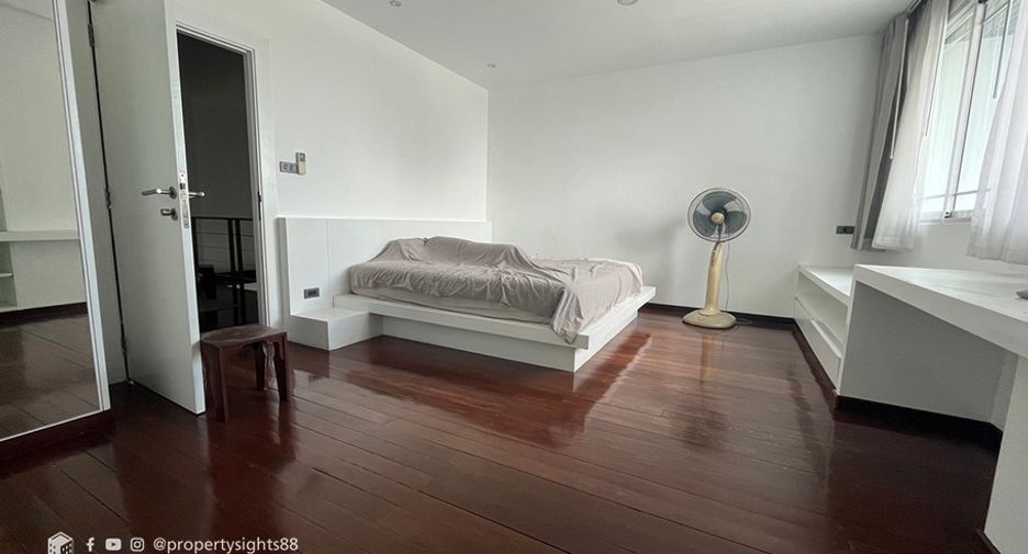 Wohnung zur Miete mit 3 Zimmer in Khlong Toei, Bangkok