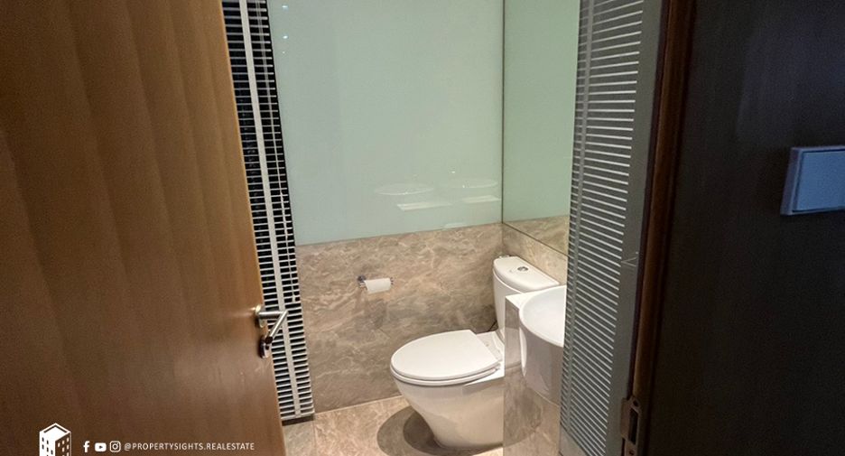 For rent 3 bedrooms condo in Sathon, Bangkok