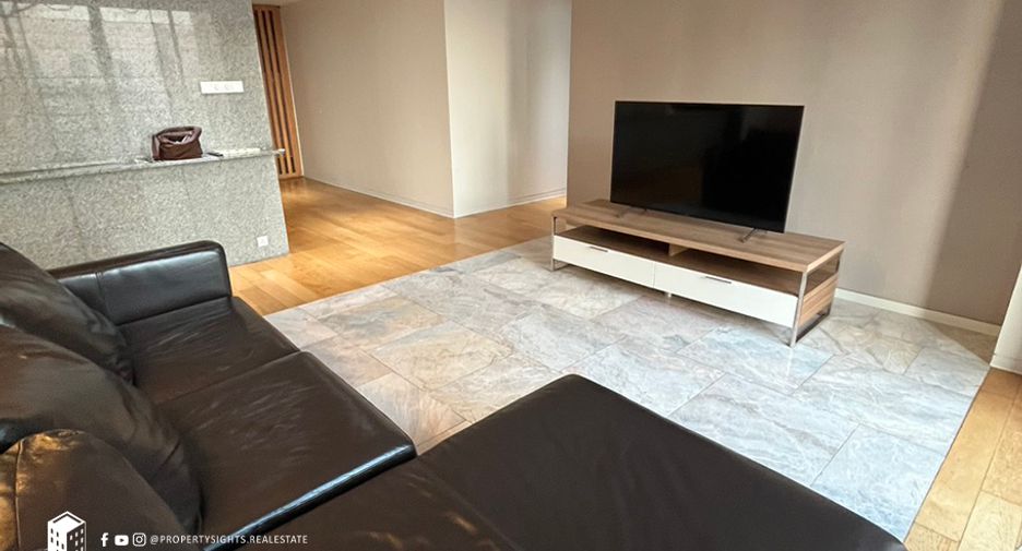 For rent 3 bedrooms condo in Sathon, Bangkok