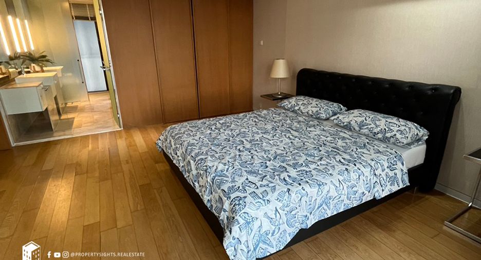 For rent 3 bedrooms condo in Sathon, Bangkok