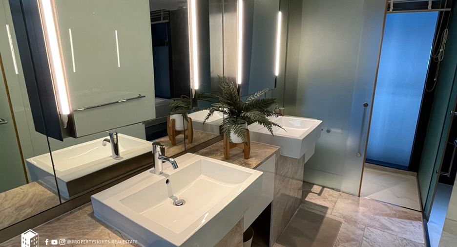 For rent 3 bedrooms condo in Sathon, Bangkok