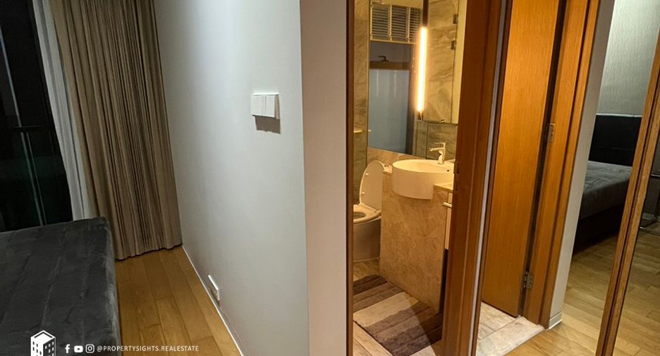 For rent 3 bedrooms condo in Sathon, Bangkok
