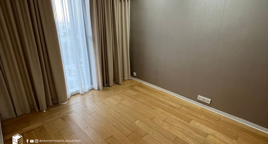For rent 3 bedrooms condo in Sathon, Bangkok