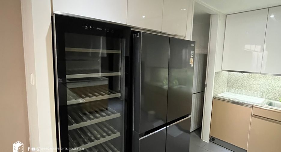 For rent 3 bedrooms condo in Sathon, Bangkok