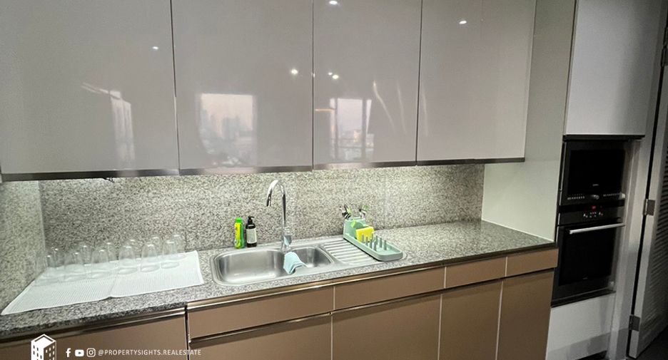 For rent 3 bedrooms condo in Sathon, Bangkok