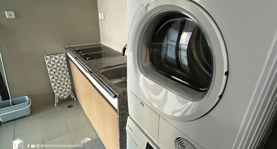 For rent 3 bedrooms condo in Sathon, Bangkok
