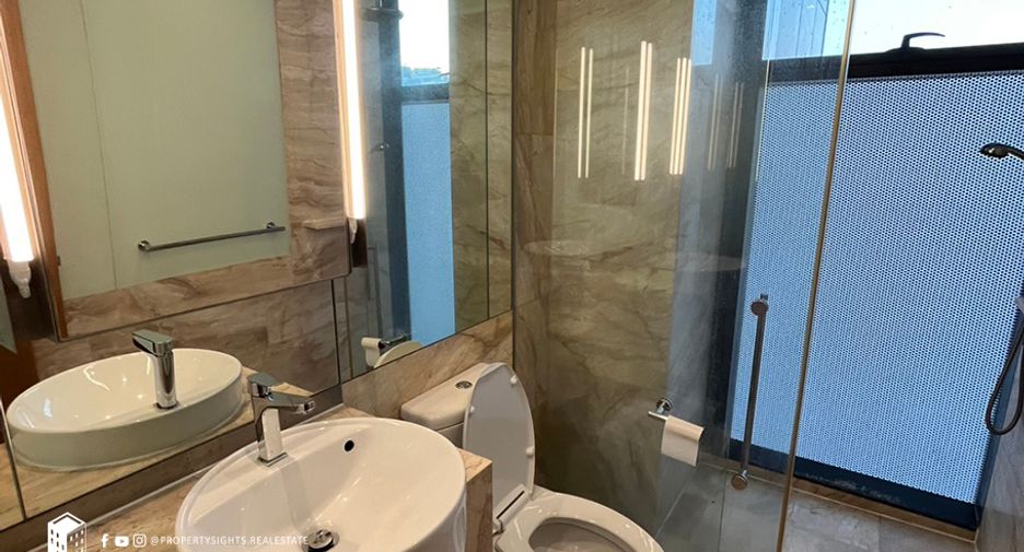 For rent 3 bedrooms condo in Sathon, Bangkok