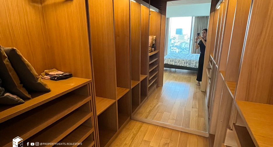 For rent 3 bedrooms condo in Sathon, Bangkok