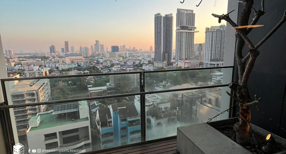 For rent 3 bedrooms condo in Sathon, Bangkok