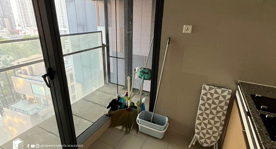 For rent 3 bedrooms condo in Sathon, Bangkok
