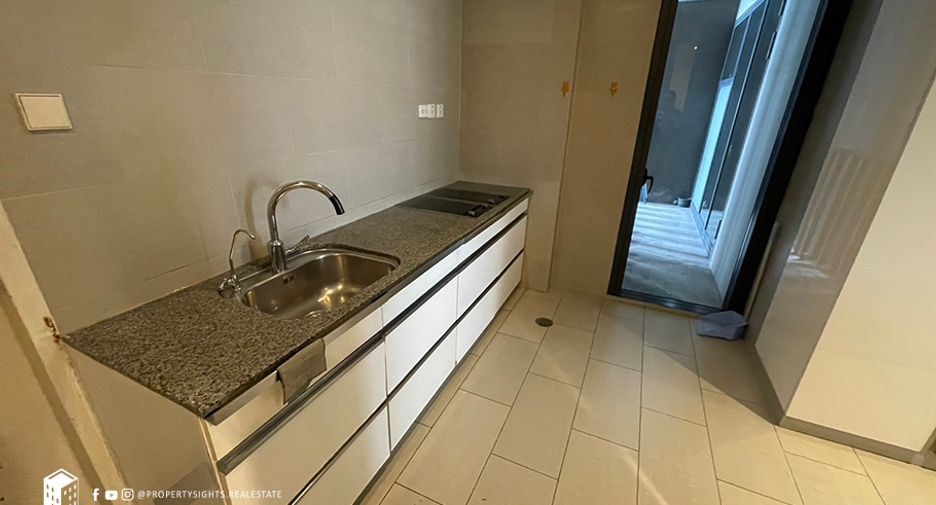 For rent 3 bedrooms condo in Sathon, Bangkok