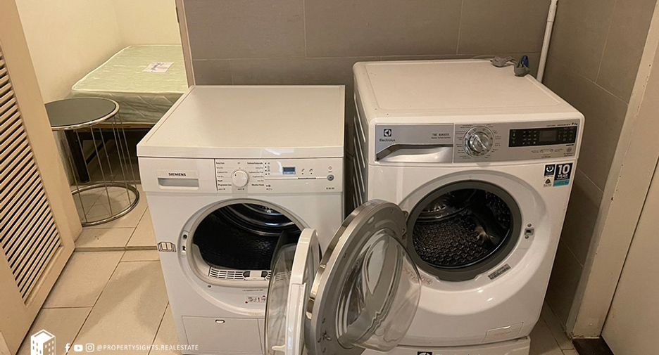 For rent 3 bedrooms condo in Sathon, Bangkok