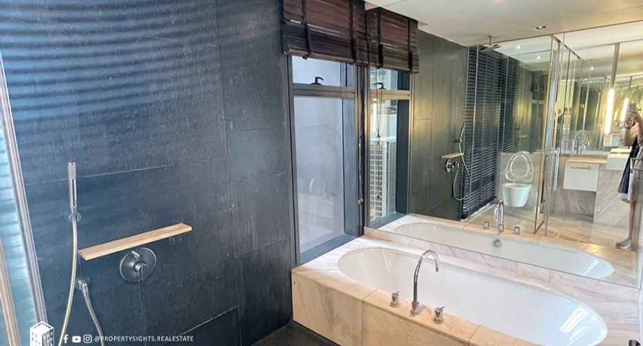 For rent 3 bedrooms condo in Sathon, Bangkok