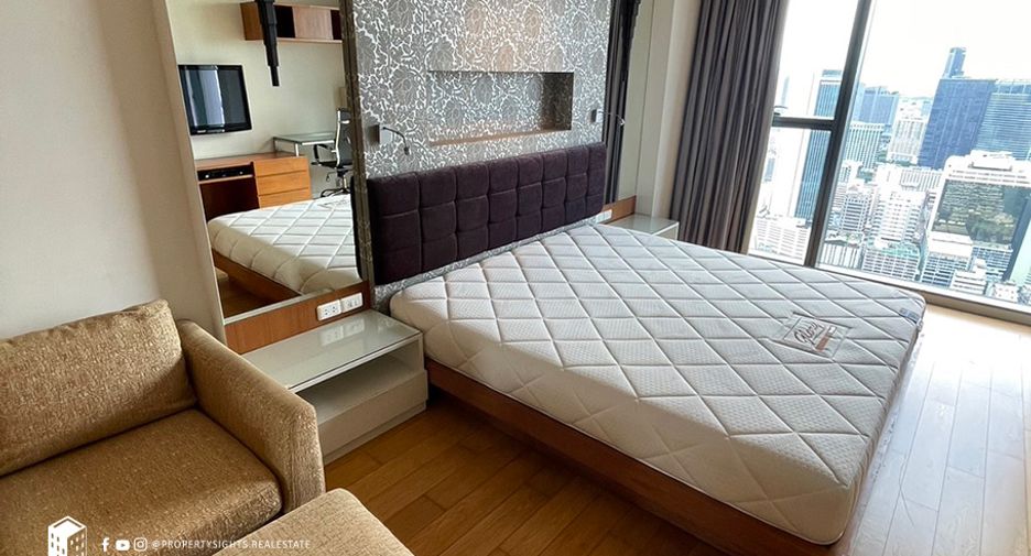 For rent 3 bedrooms condo in Sathon, Bangkok