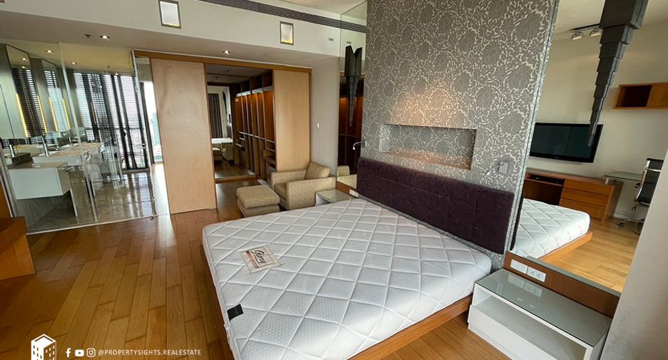For rent 3 bedrooms condo in Sathon, Bangkok