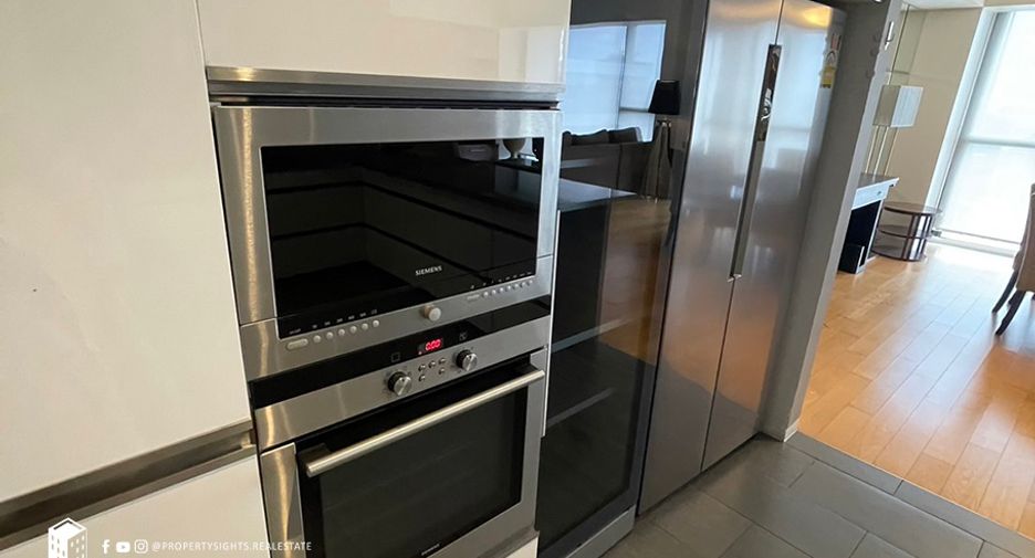 For rent 3 bedrooms condo in Sathon, Bangkok