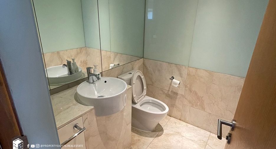 For rent 3 bedrooms condo in Sathon, Bangkok