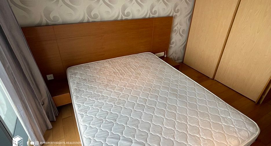 For rent 3 bedrooms condo in Sathon, Bangkok
