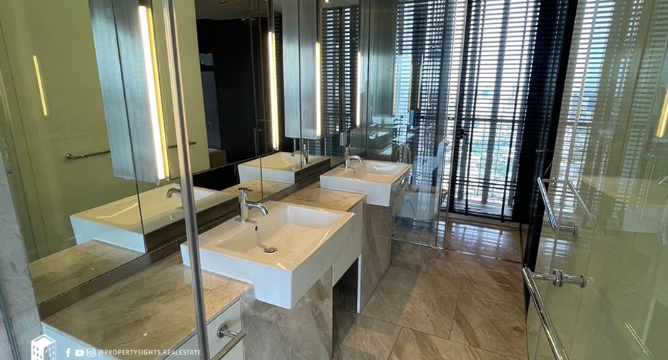 For rent 3 bedrooms condo in Sathon, Bangkok