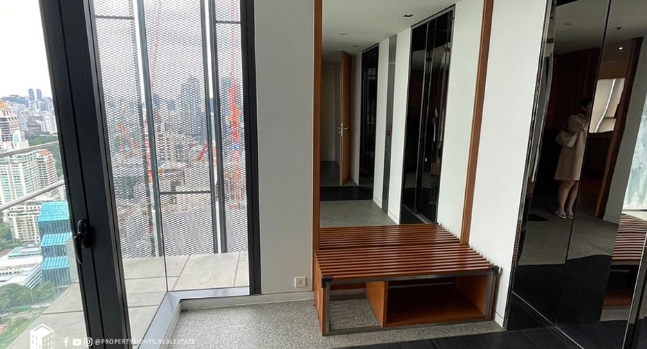 For rent 3 bedrooms condo in Sathon, Bangkok