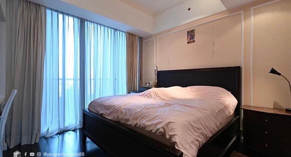 For rent 4 bedrooms condo in Sathon, Bangkok