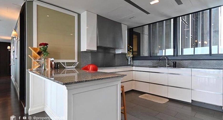 For rent 4 bedrooms condo in Sathon, Bangkok