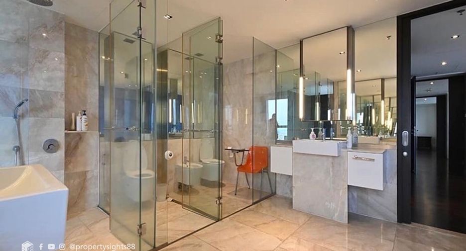 For rent 4 bedrooms condo in Sathon, Bangkok