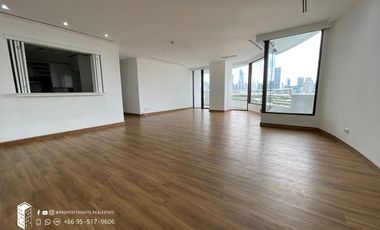 For rent 2 bedrooms condo in Yan Nawa, Bangkok