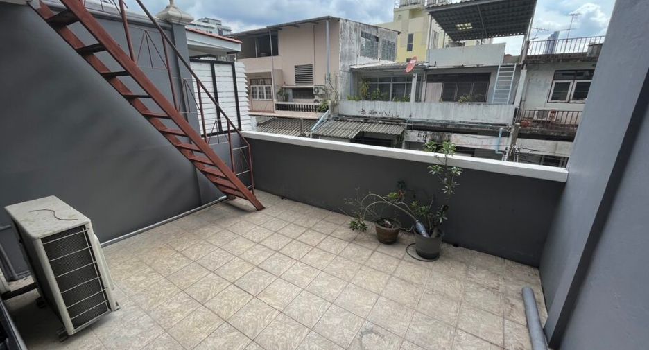 For sale 3 bedrooms townhouse in Sathon, Bangkok