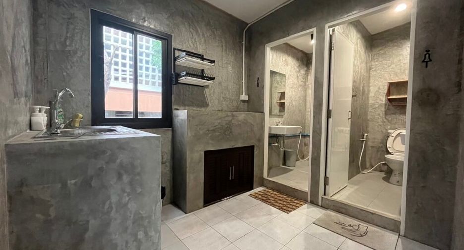 For sale 3 bedrooms townhouse in Sathon, Bangkok
