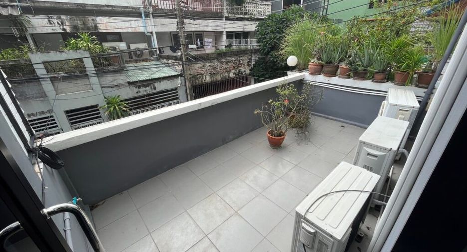 For sale 3 bedrooms townhouse in Sathon, Bangkok