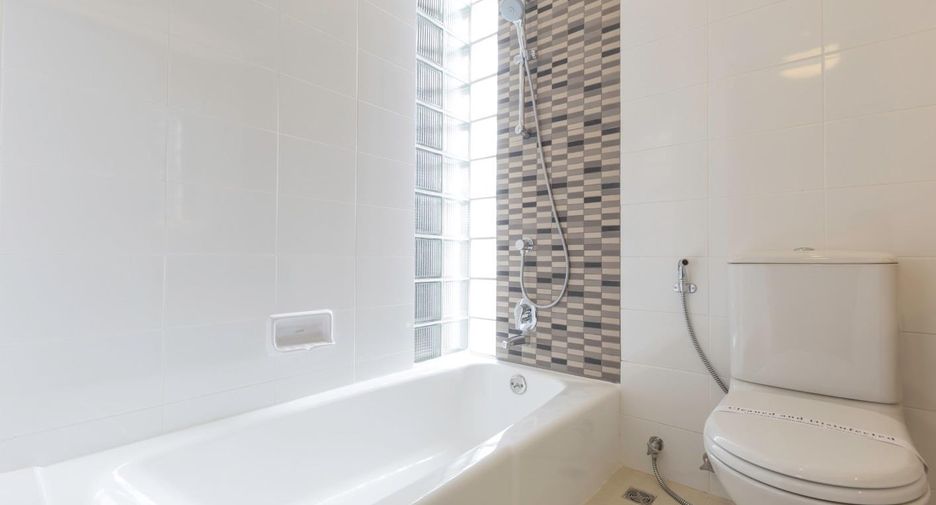 For rent 4 ベッドルーム condo in Khlong Toei, Bangkok
