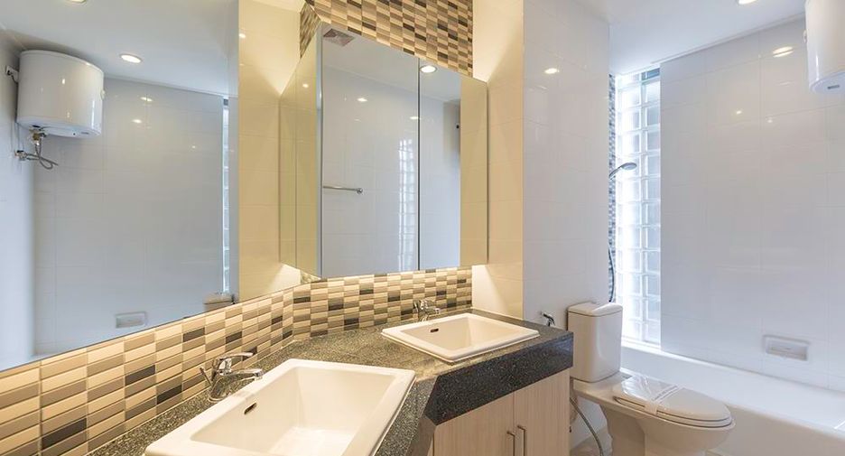 For rent 4 ベッドルーム condo in Khlong Toei, Bangkok