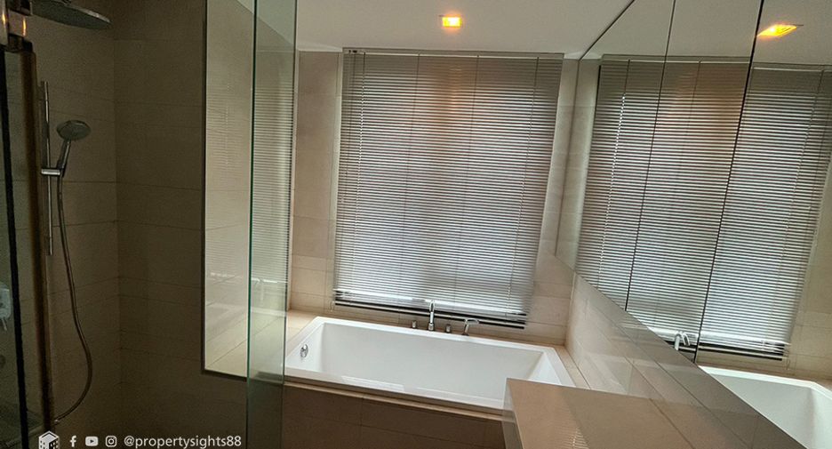For sale 2 bedrooms condo in Pathum Wan, Bangkok