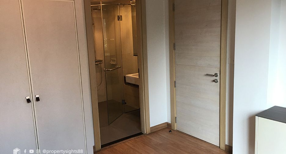 Condo en alquiler de 3 habitaciones en Watthana, Bangkok
