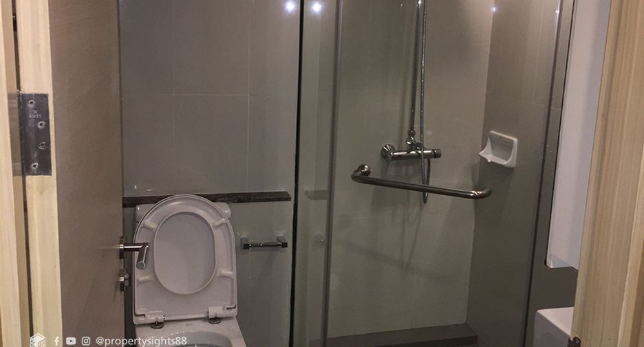Condo en alquiler de 3 habitaciones en Watthana, Bangkok