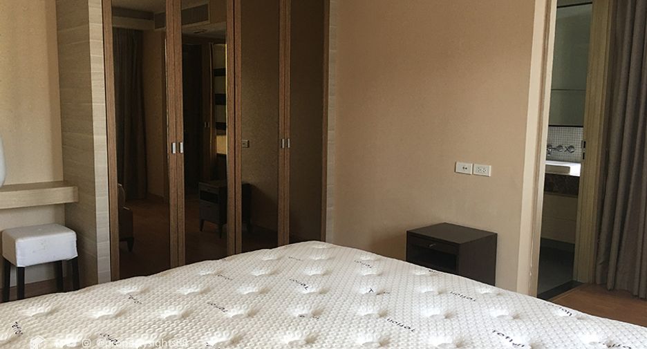 Condo en alquiler de 3 habitaciones en Watthana, Bangkok