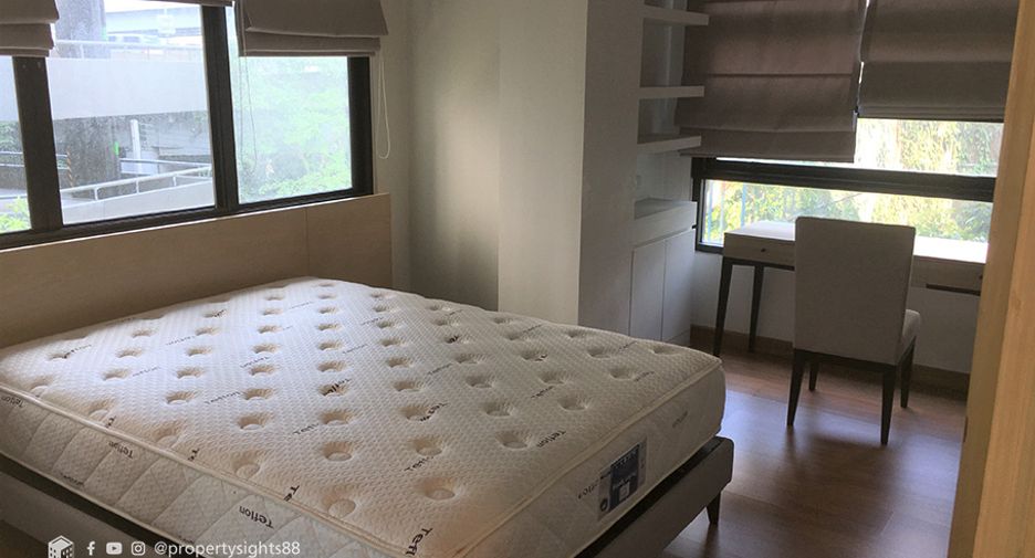 Condo en alquiler de 3 habitaciones en Watthana, Bangkok