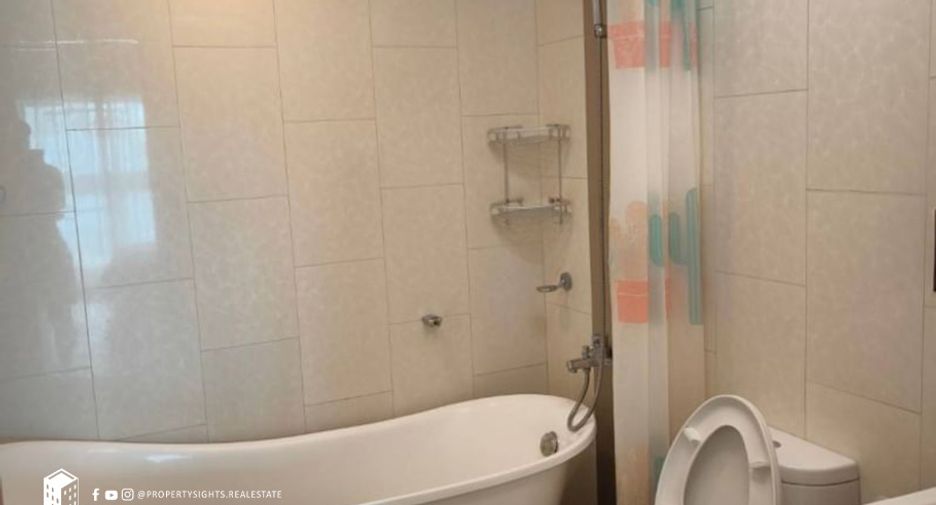 For rent 3 bedrooms condo in Watthana, Bangkok