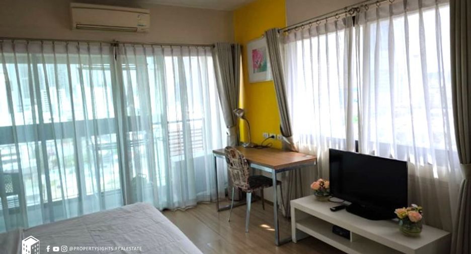 For rent 3 bedrooms condo in Watthana, Bangkok