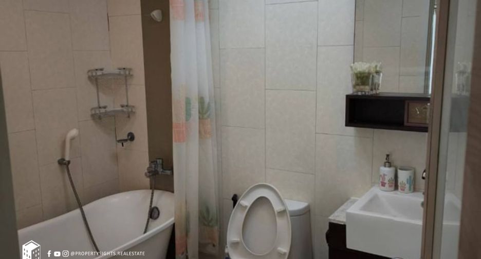 For rent 3 bedrooms condo in Watthana, Bangkok