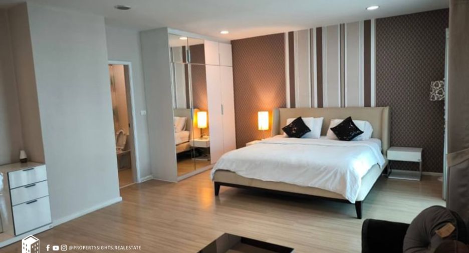 For rent 3 bedrooms condo in Watthana, Bangkok
