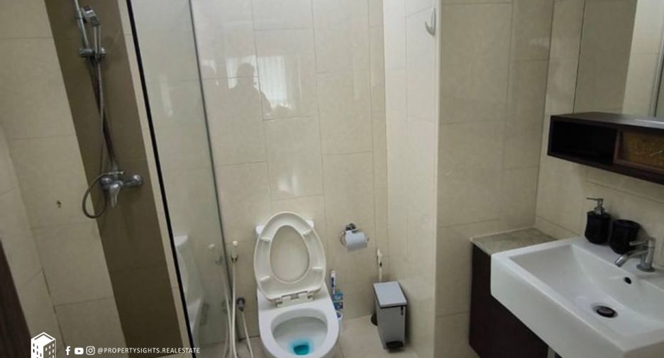 For rent 3 bedrooms condo in Watthana, Bangkok