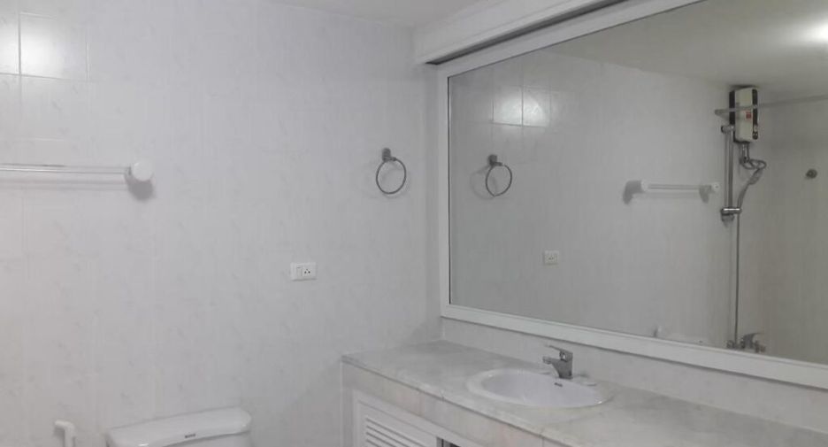 For rent 3 bedrooms condo in Pathum Wan, Bangkok