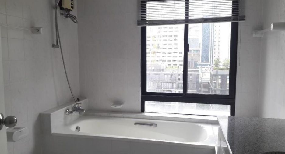 For rent 3 bedrooms condo in Pathum Wan, Bangkok